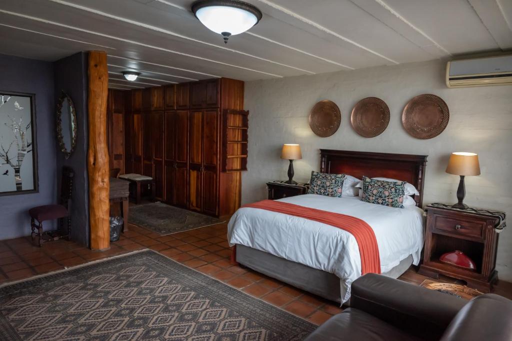 Una cama o camas en una habitación de Franklin View Guesthouse