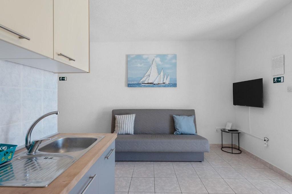 TV a/nebo společenská místnost v ubytování Apartment Uga2