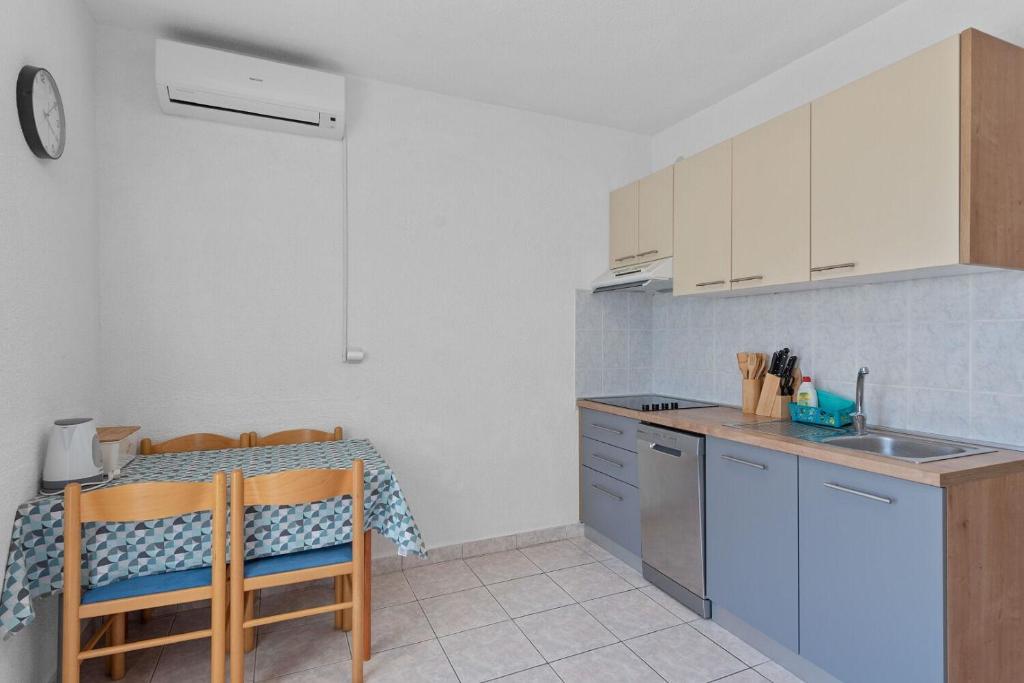Kuchyň nebo kuchyňský kout v ubytování Apartment Uga2