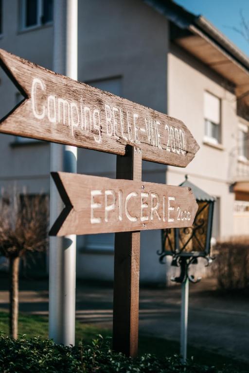 two street signs on a pole in the street at Super Cordelia - Camping Belle-Vue in Berdorf