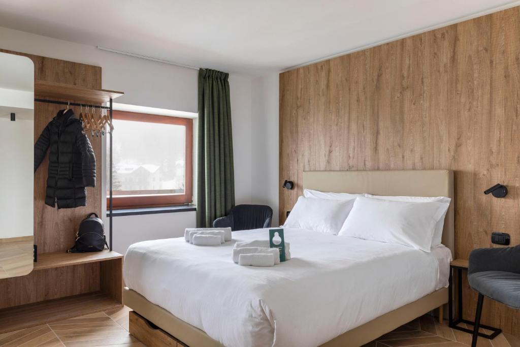 Кровать или кровати в номере B&B Hotel Passo Tre Croci Cortina