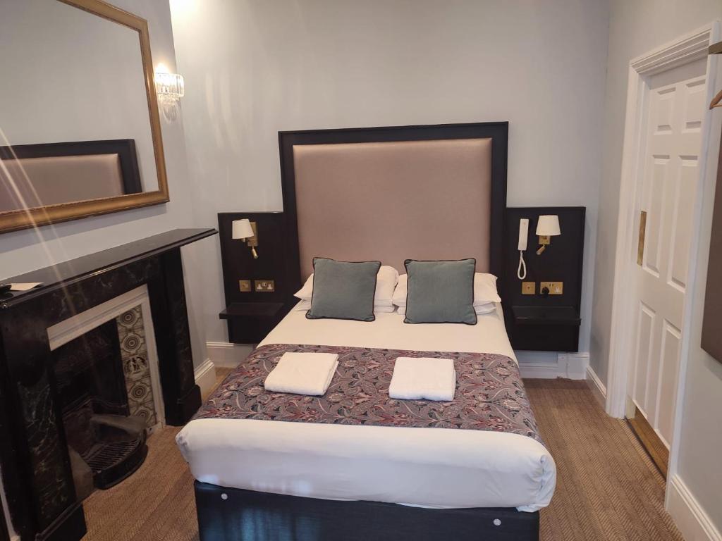 Ένα ή περισσότερα κρεβάτια σε δωμάτιο στο Arran House Hotel