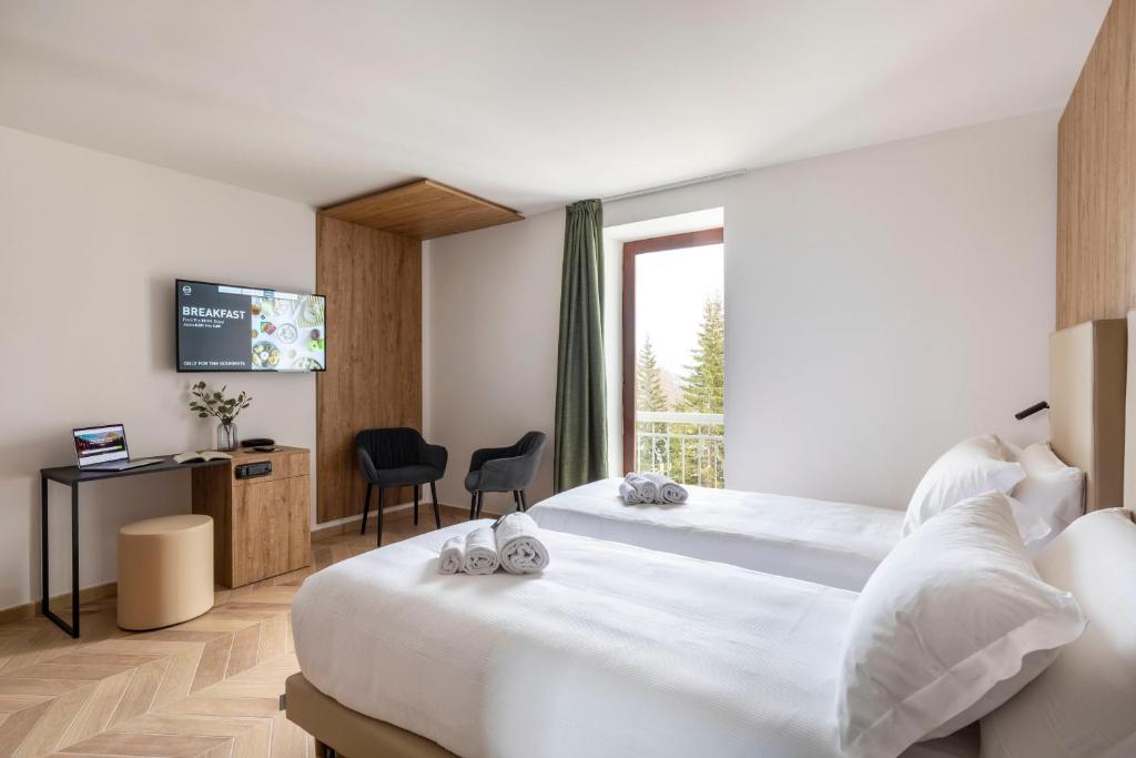 Кровать или кровати в номере B&B Hotel Passo Tre Croci Cortina