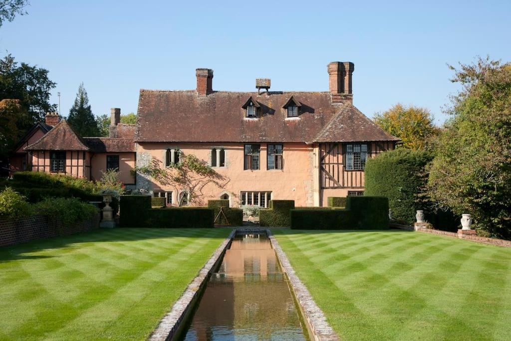 Κήπος έξω από το King Johns House