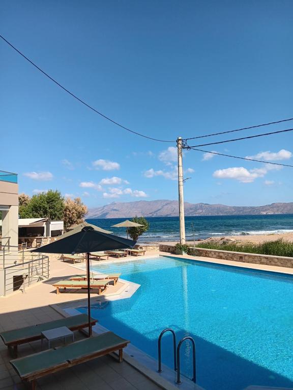 Bazén v ubytovaní Nautilus Bay Hotel alebo v jeho blízkosti
