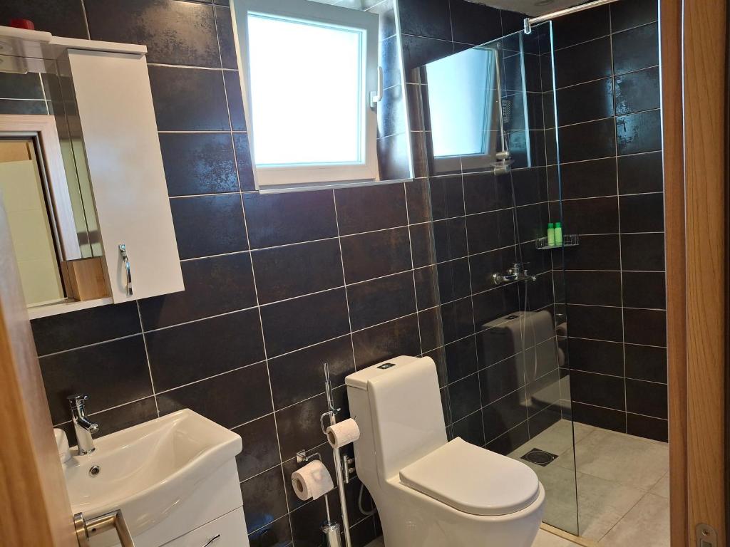 Koupelna v ubytování Uniluxury Hotel Prishtina