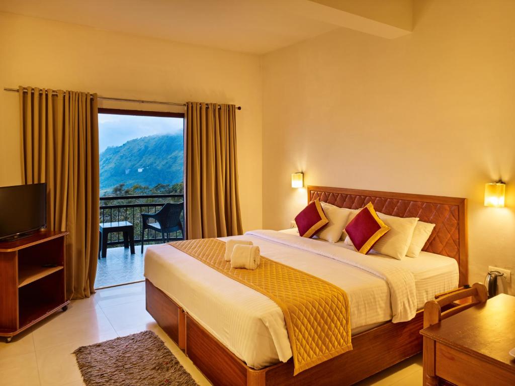 Postel nebo postele na pokoji v ubytování Deshadan Mountain Resort -The highest resort in Munnar