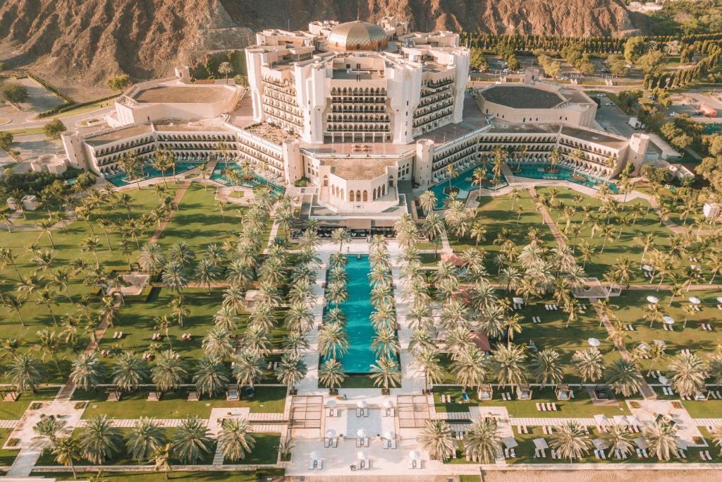 Bazén v ubytování Al Bustan Palace, a Ritz-Carlton Hotel nebo v jeho okolí