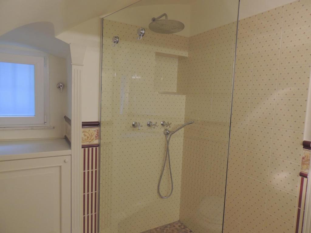 A bathroom at Le Piccole Lune di Monti
