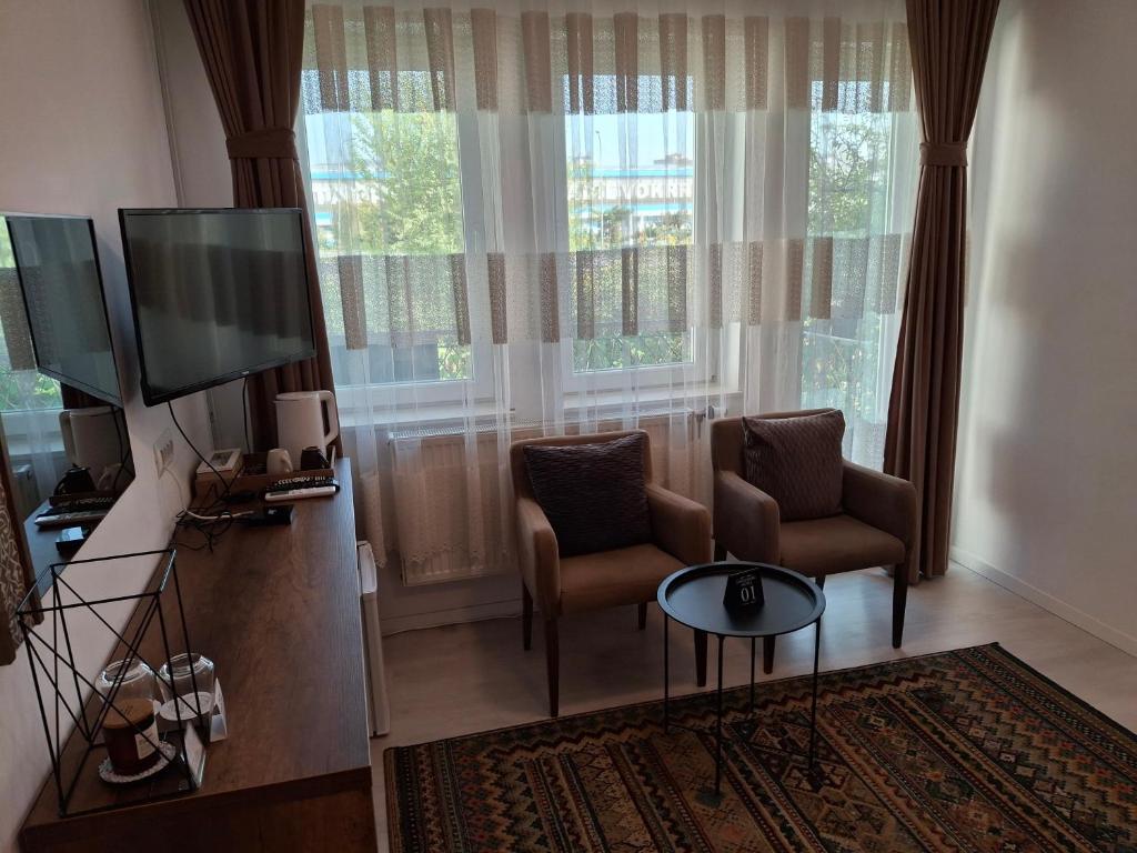 TV a/nebo společenská místnost v ubytování Uniluxury Hotel Prishtina