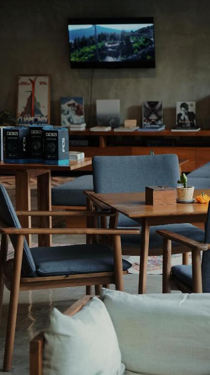 TV a/nebo společenská místnost v ubytování Surf Motel
