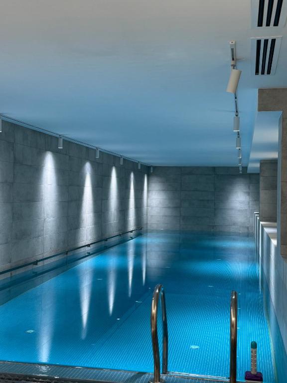 Bazén v ubytování Shota @ Rustaveli Boutique Hotel nebo v jeho okolí