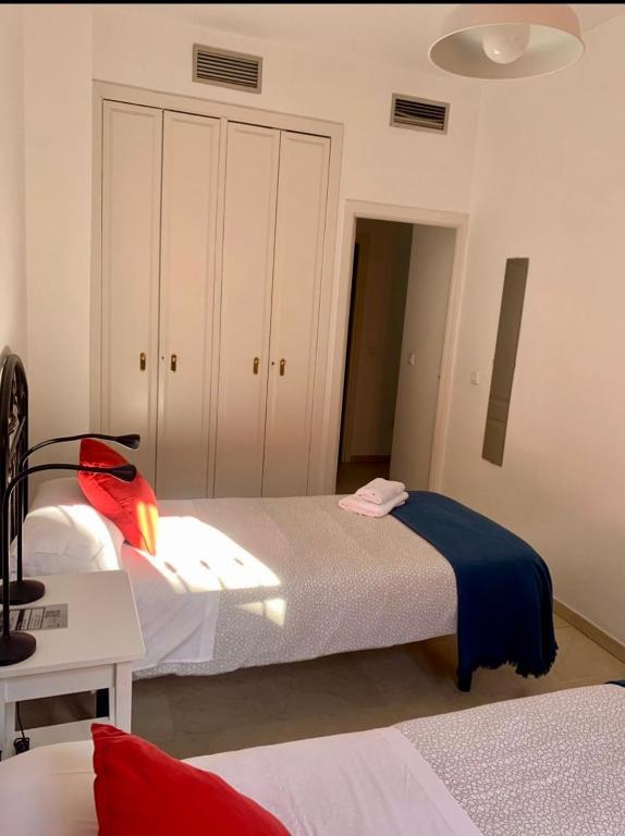 A bed or beds in a room at Apartamento Torre de la Plata