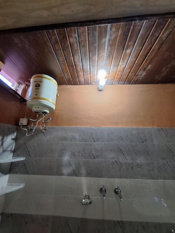 Koupelna v ubytování TATHASTU Bir -Homestay ,DORM,HOSTEL