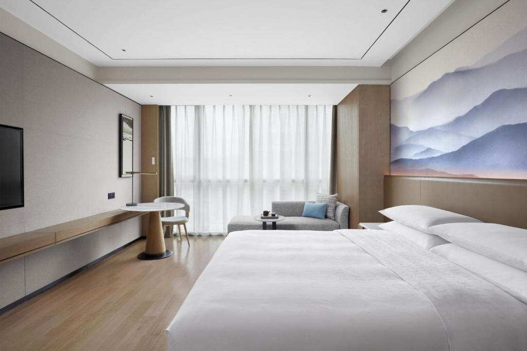 Postel nebo postele na pokoji v ubytování Sheraton Fuqing Hotel