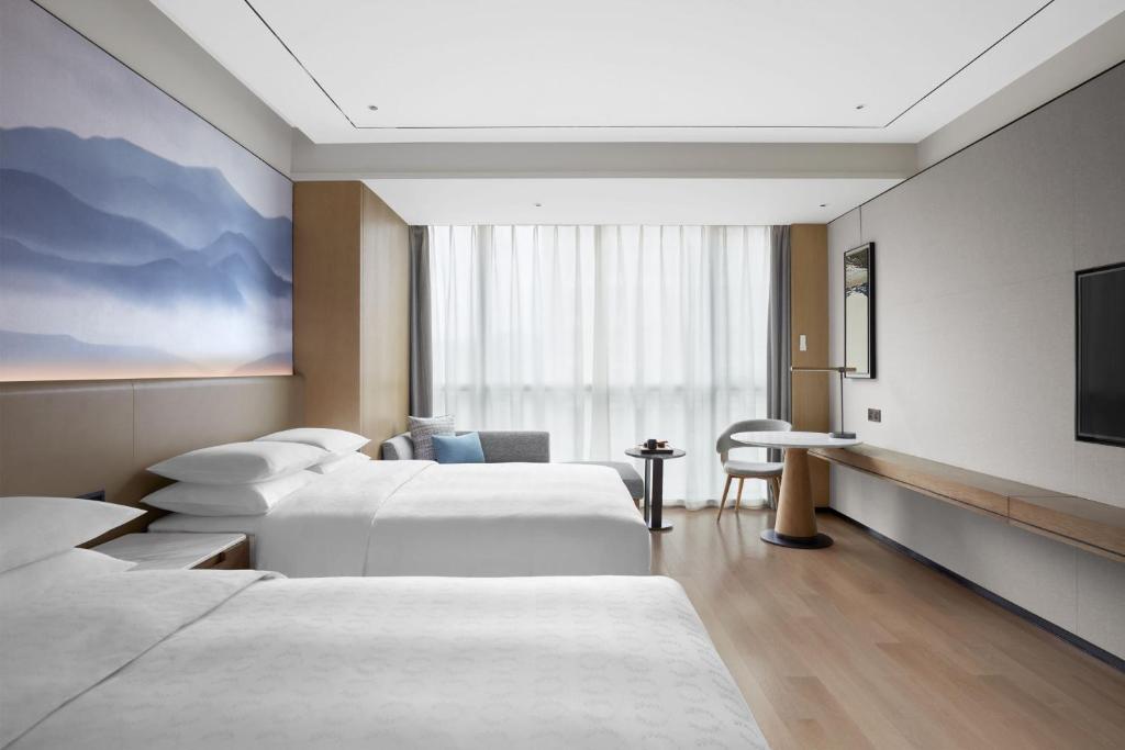 Postel nebo postele na pokoji v ubytování Sheraton Fuqing Hotel