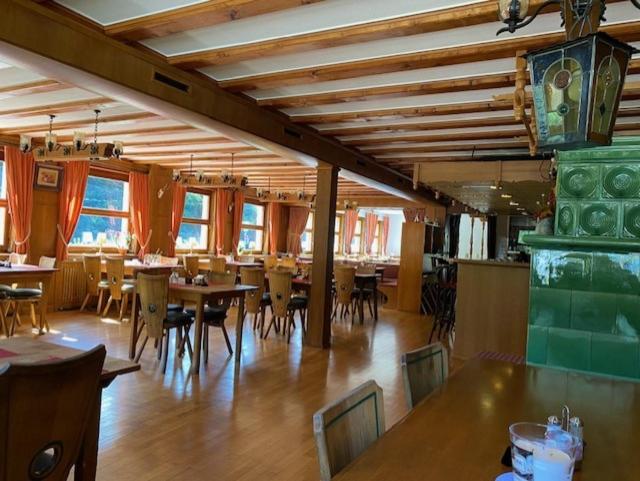 Restaurace v ubytování Hotel Waldeck in Todtnau