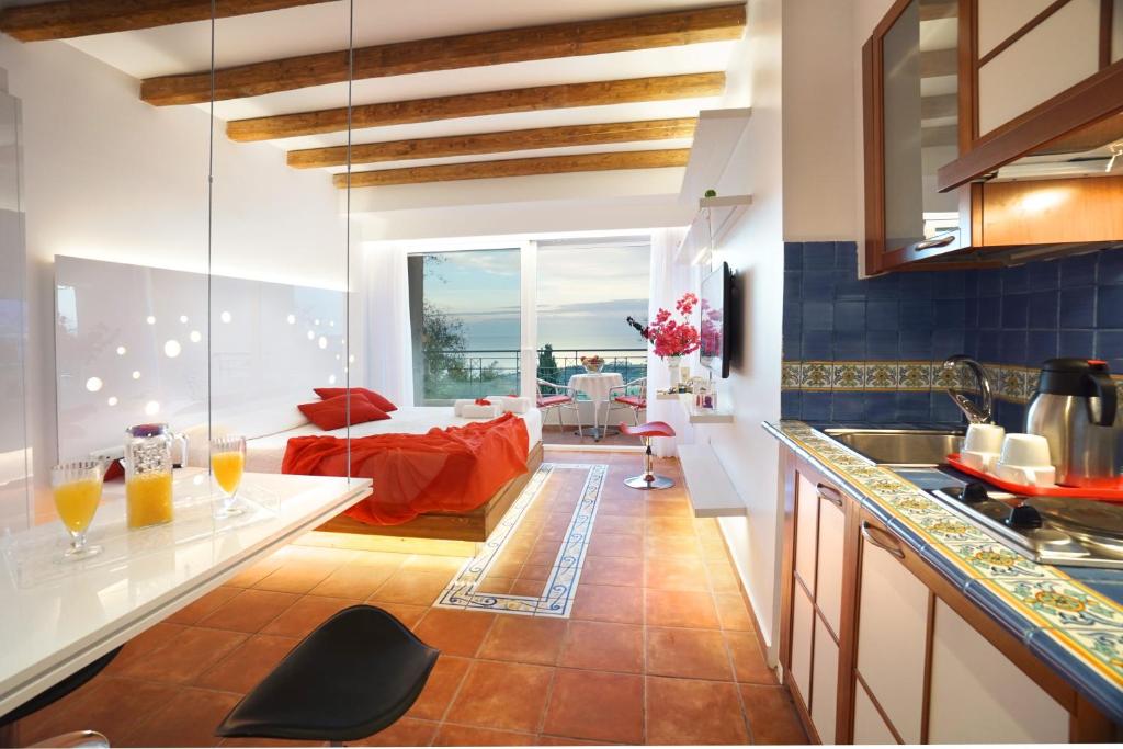 A kitchen or kitchenette at Felix Residence