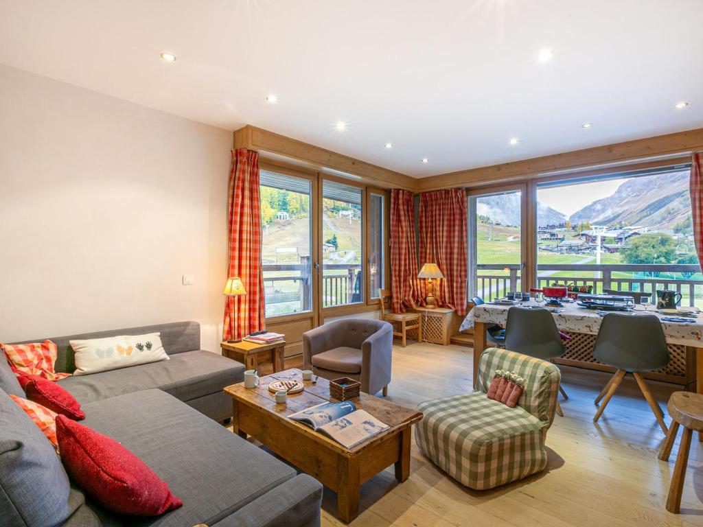 Appartement moderne rénové face aux pistes avec équipements complets