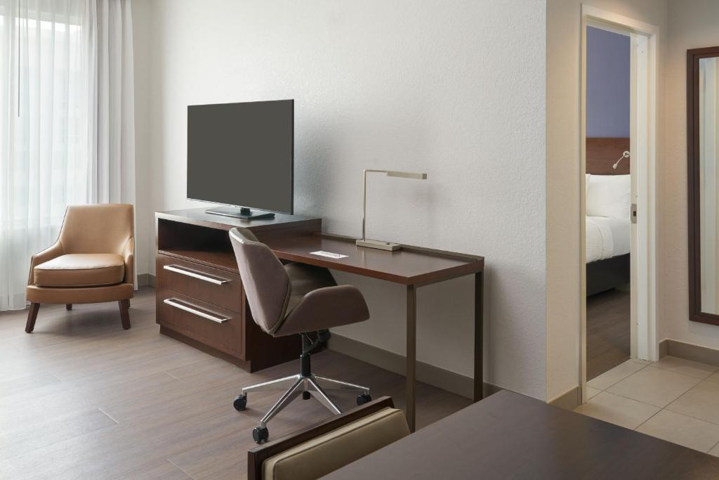 Residence Inn by Marriott West Palm Beach Downtown - Two-Bedroom Suite - Hearing Accessible