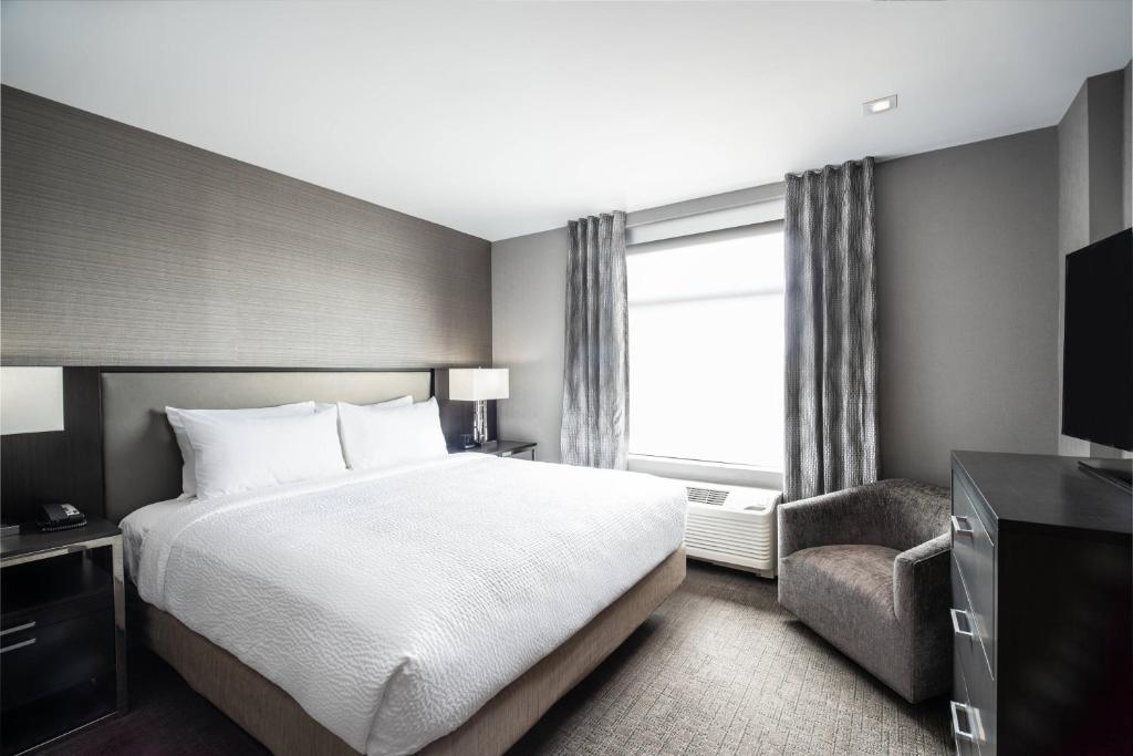 TV a/nebo společenská místnost v ubytování Residence Inn by Marriott Weehawken