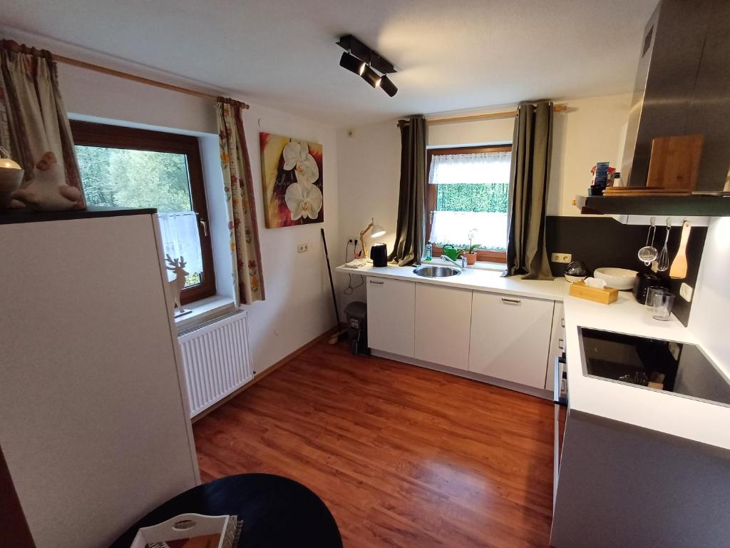 Kuchyň nebo kuchyňský kout v ubytování Ferienwohnung am Ulrichsgrünbach