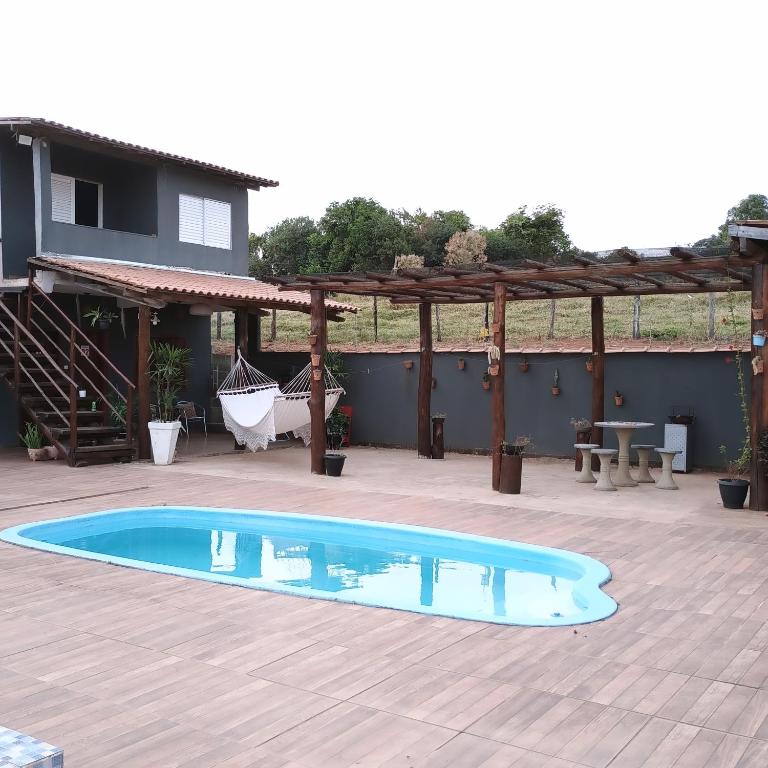 a swimming pool in the middle of a patio at Pousada Fernandes in Três Corações