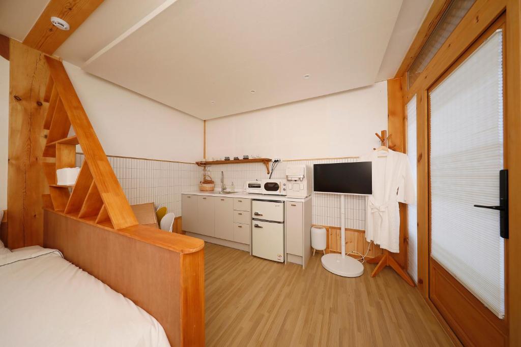 Küche&#47;Küchenzeile in der Unterkunft Hanok stay Mokhyang