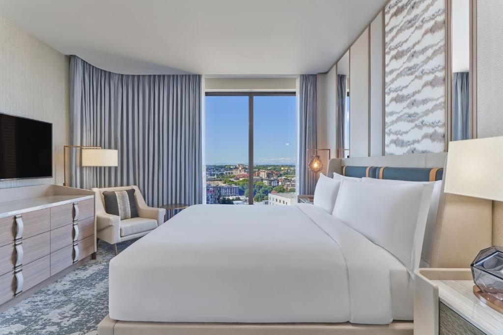 Postel nebo postele na pokoji v ubytování The Ritz-Carlton, Portland