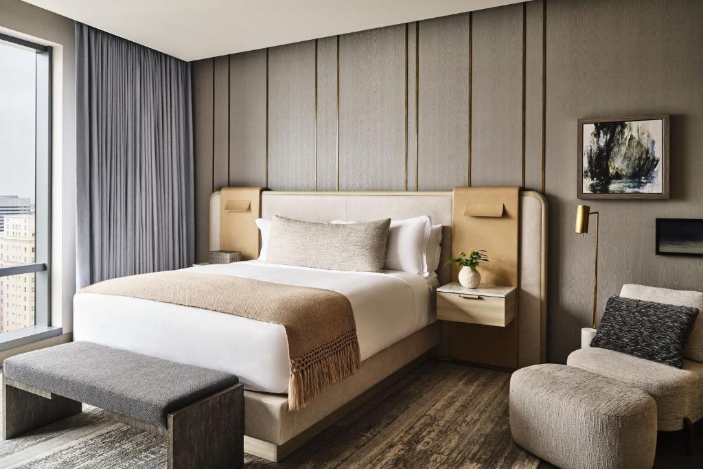 Postel nebo postele na pokoji v ubytování The Ritz-Carlton, Portland