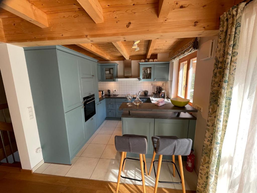 Kuchyň nebo kuchyňský kout v ubytování Haus Kleeblatt im Chiemgau