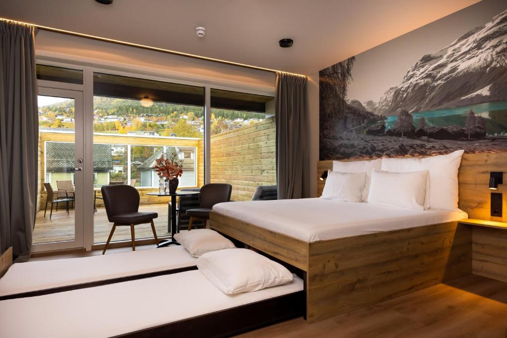 Stryn House - Hotel & Apartments - Sala Familiar Con Vista Al Mar Lateral