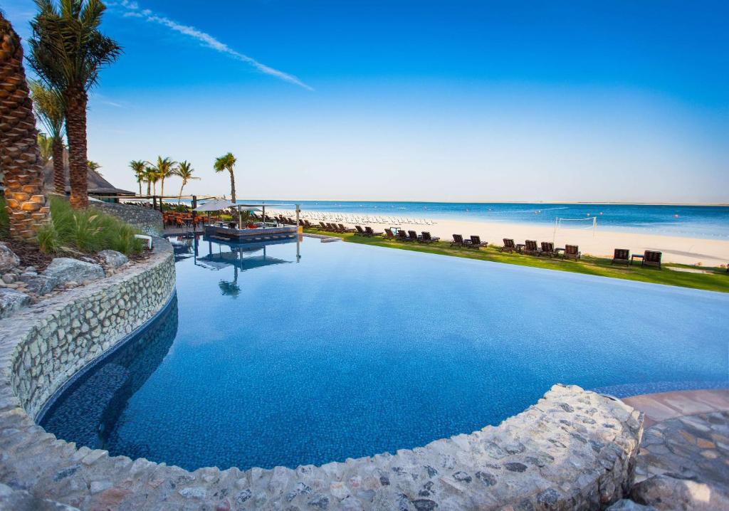 Bazén v ubytování JA Beach Hotel, Dubai nebo v jeho okolí