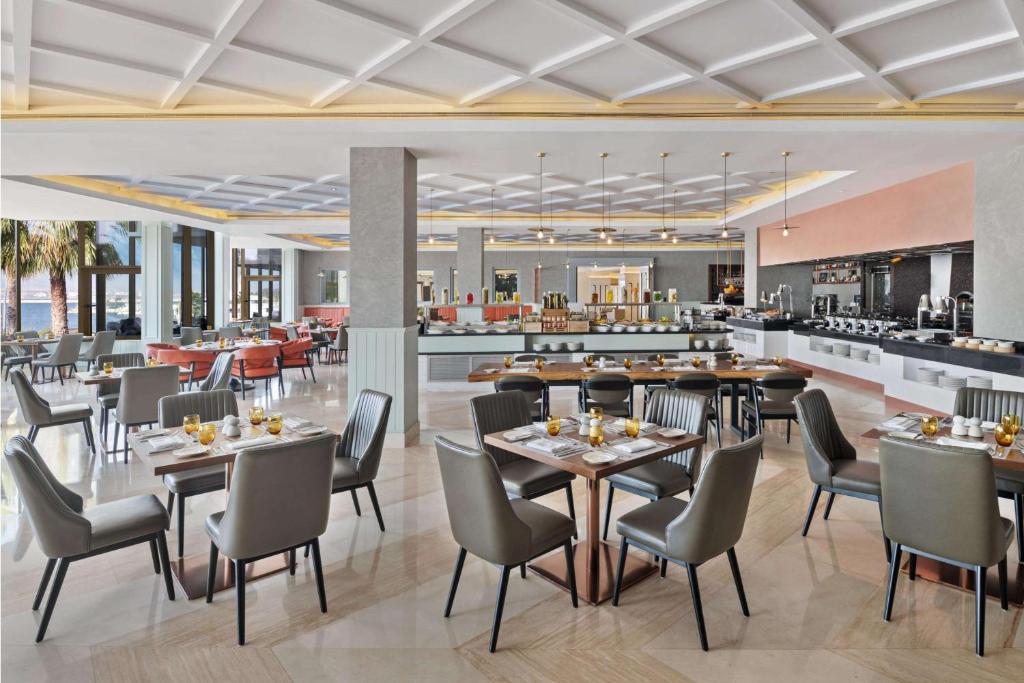 Restaurace v ubytování JA Beach Hotel, Dubai