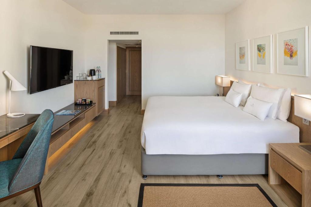 TV a/nebo společenská místnost v ubytování JA Beach Hotel, Dubai