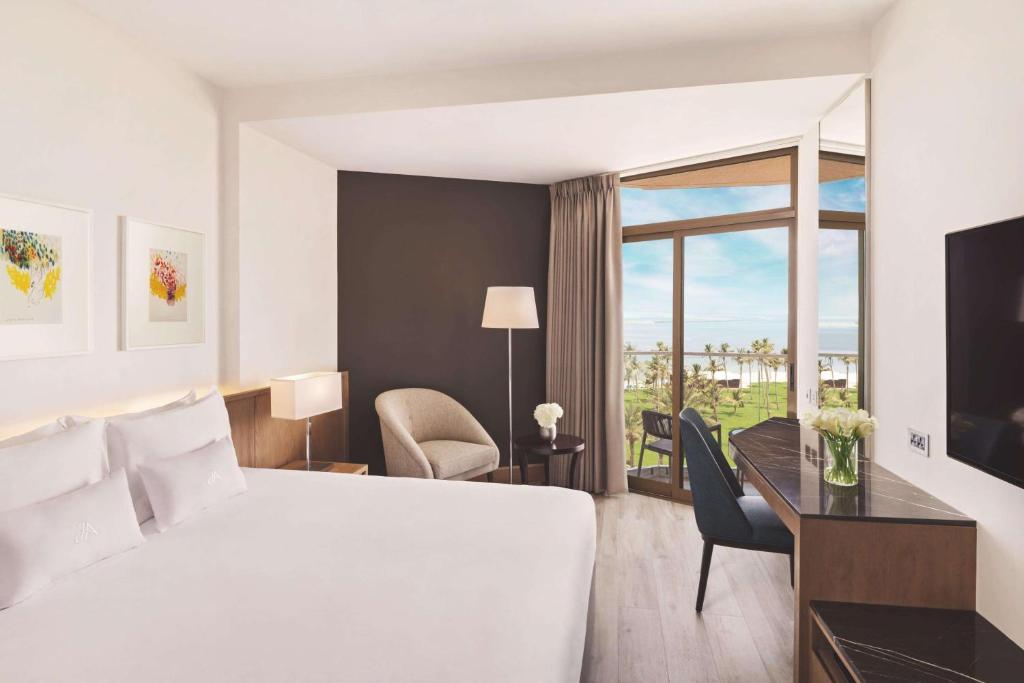 Postel nebo postele na pokoji v ubytování JA Beach Hotel, Dubai