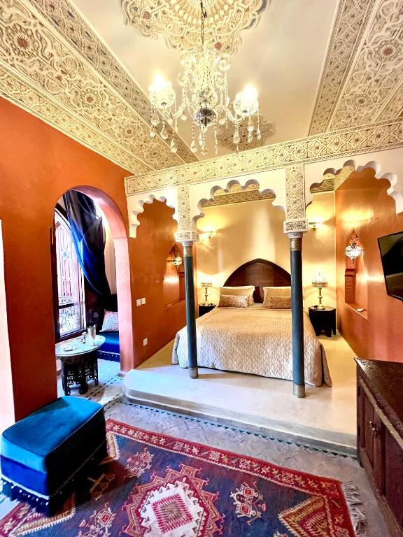 Postel nebo postele na pokoji v ubytování Riad Fatinat Marrakech