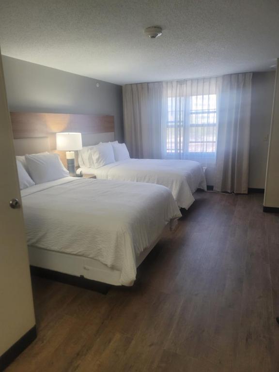 Southfield Stay - Studio Suite With Two Queen Beds - Non-Smoking