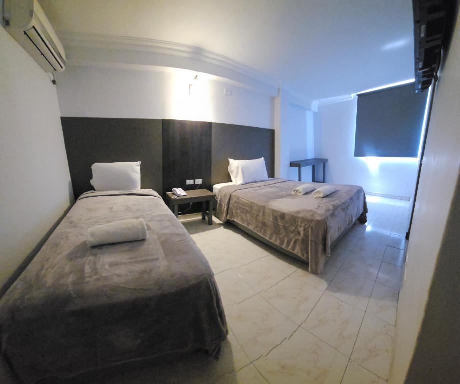 Una cama o camas en una habitación de Hotel Montreal