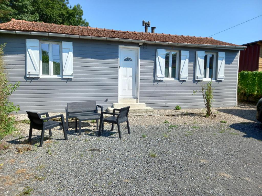a table and chairs in front of a house at Gite Seb et Delphine in Montauban-de-Picardie
