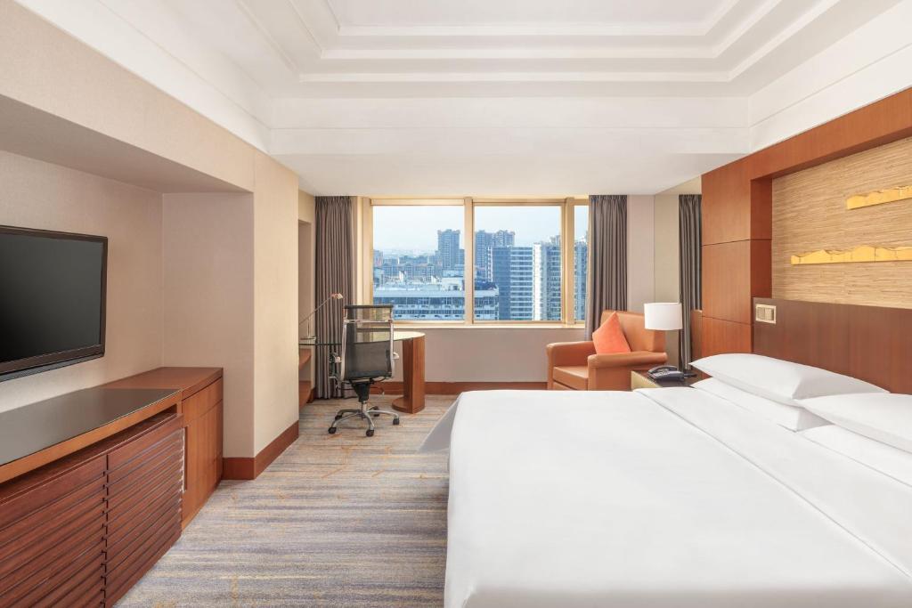 Postel nebo postele na pokoji v ubytování Sheraton Xiamen Hotel