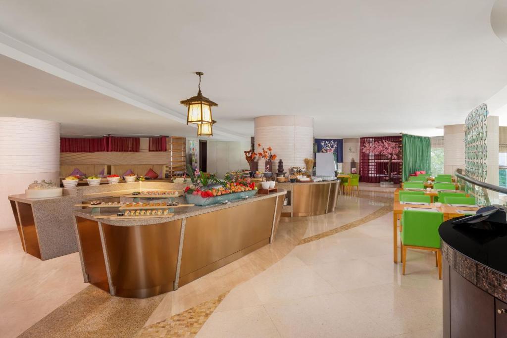Kuchyň nebo kuchyňský kout v ubytování Sheraton Xiamen Hotel