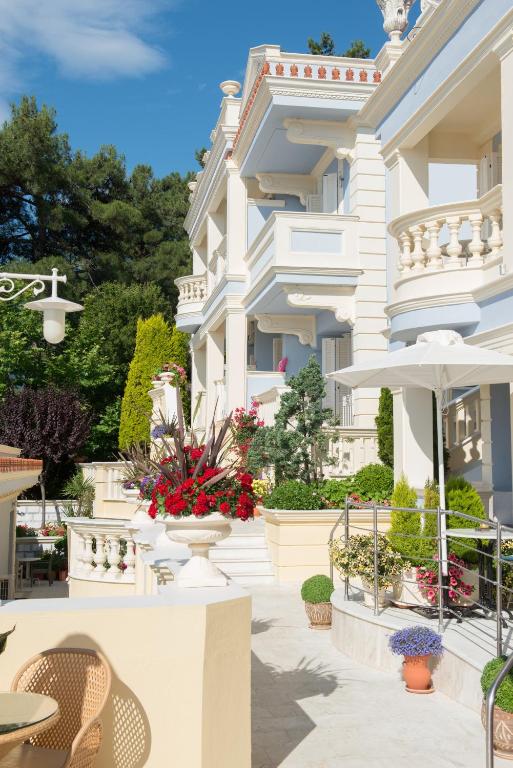 Vonkajšia záhrada v ubytovaní Enavlion Hotel