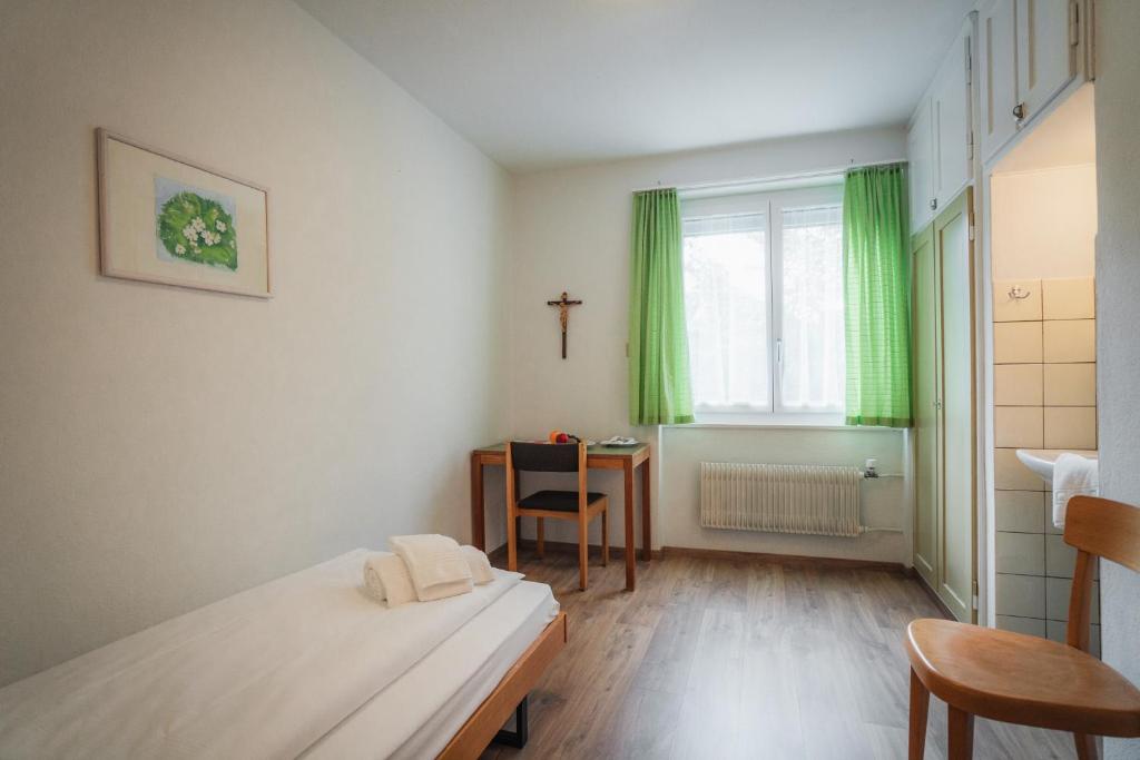 Postel nebo postele na pokoji v ubytování B&B Haus Schönstatt contactless- Check-In