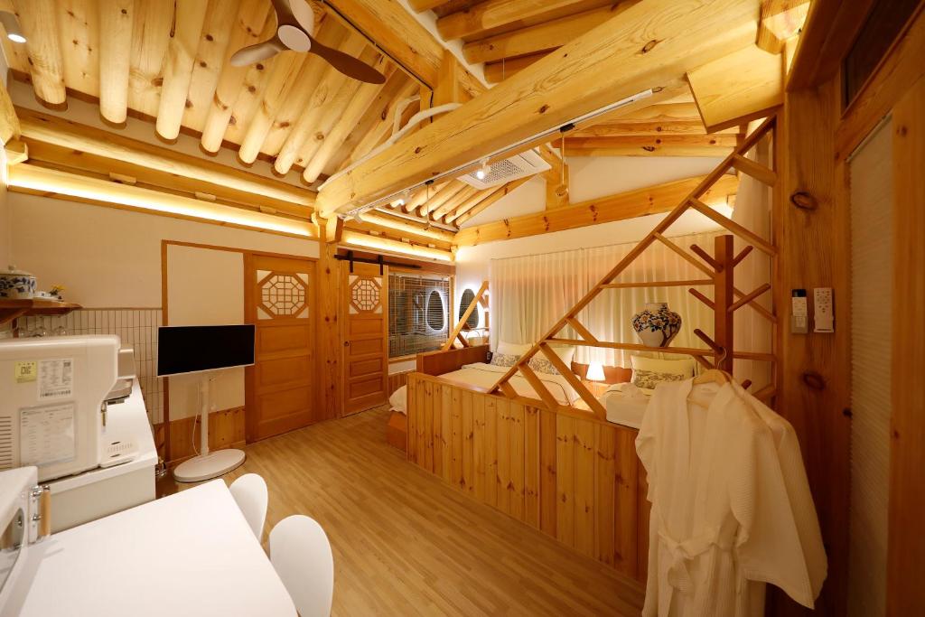 TV a/nebo společenská místnost v ubytování Hanok stay Mokhyang