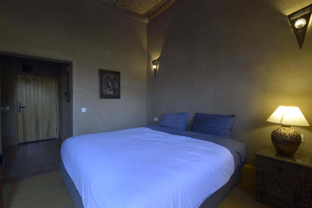 Postel nebo postele na pokoji v ubytování Guest farm Oulad Chmicha