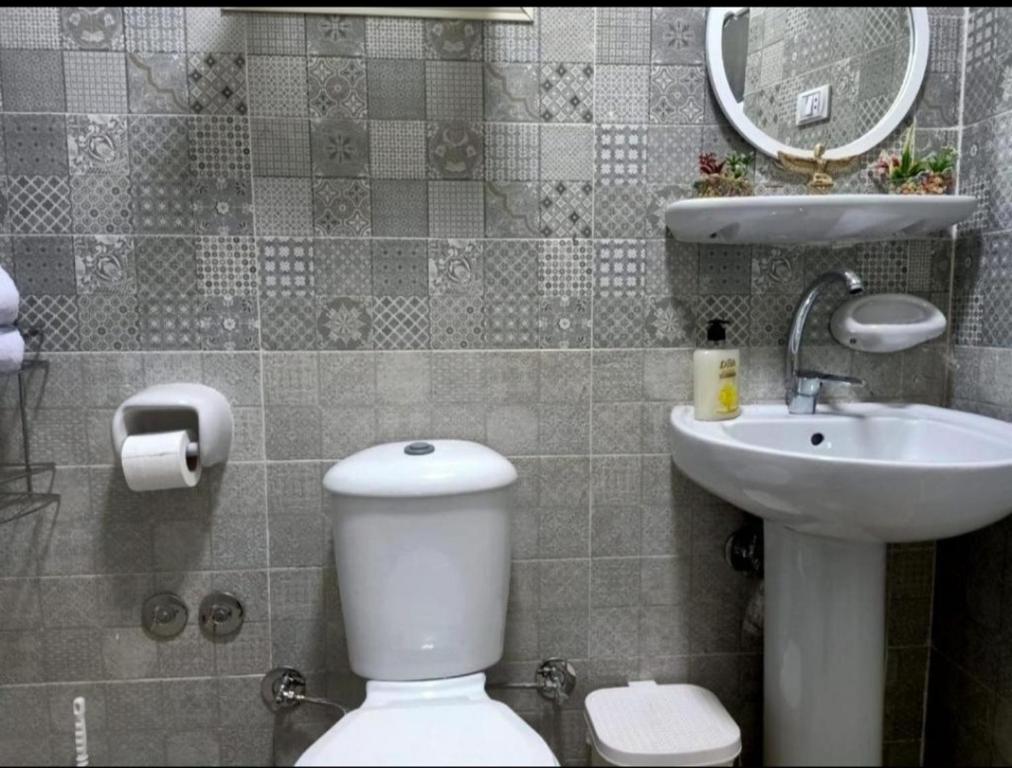 Eyad Pyramids view - 11