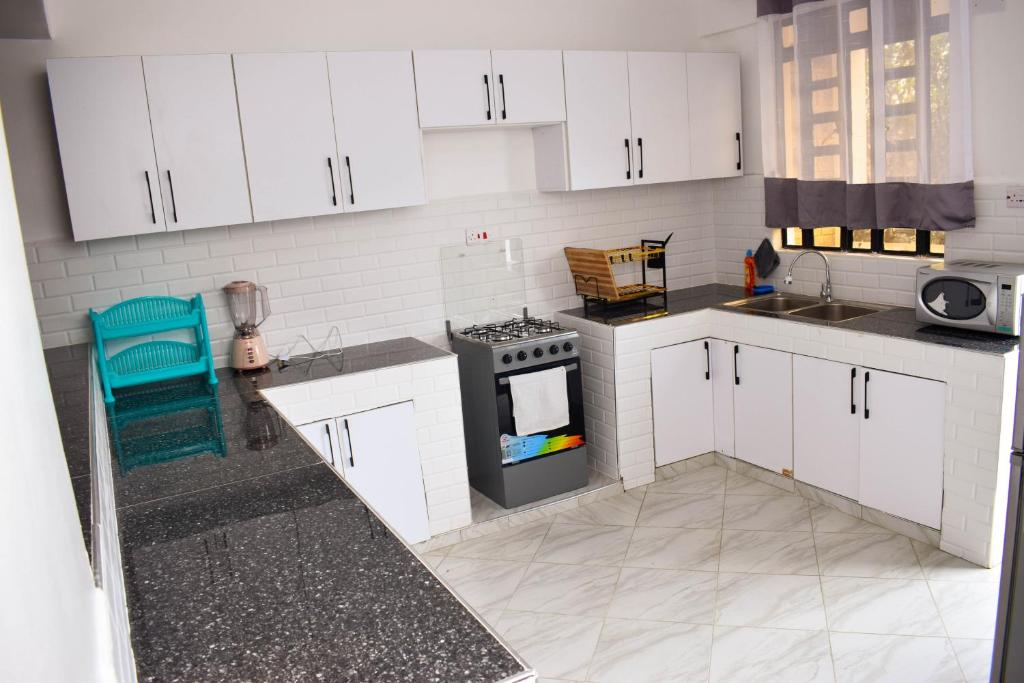 Kuchyň nebo kuchyňský kout v ubytování Mzinyi Homes
