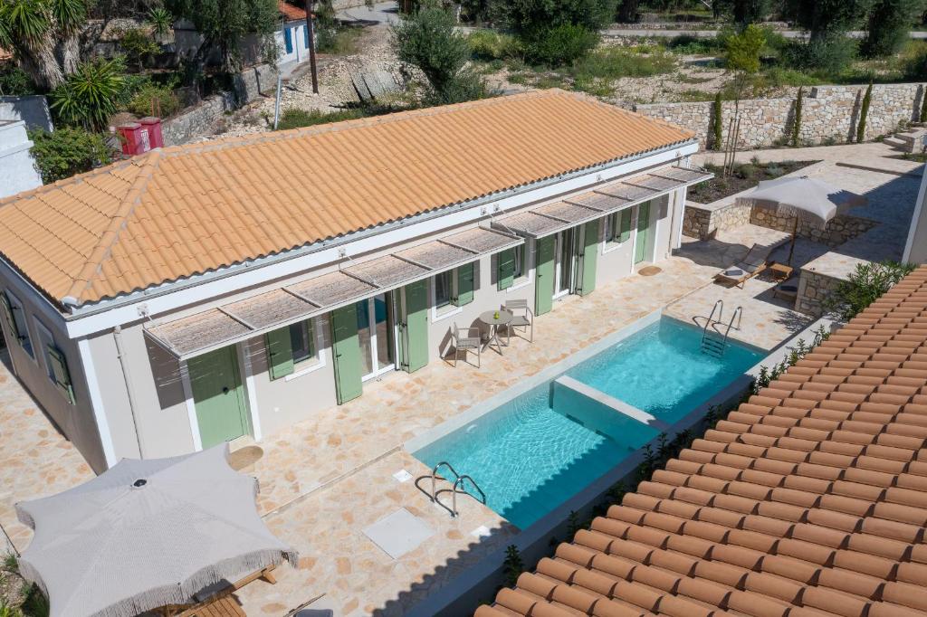 Bazén v ubytování ULIVETO PAXOS nebo v jeho okolí