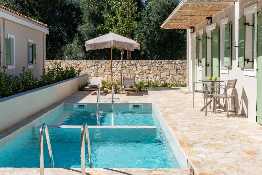 Bazén v ubytování ULIVETO PAXOS nebo v jeho okolí